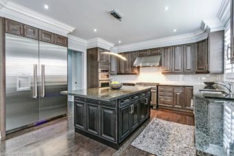 2459 Chateau Common, Oakville, Ontario L6M 0S1